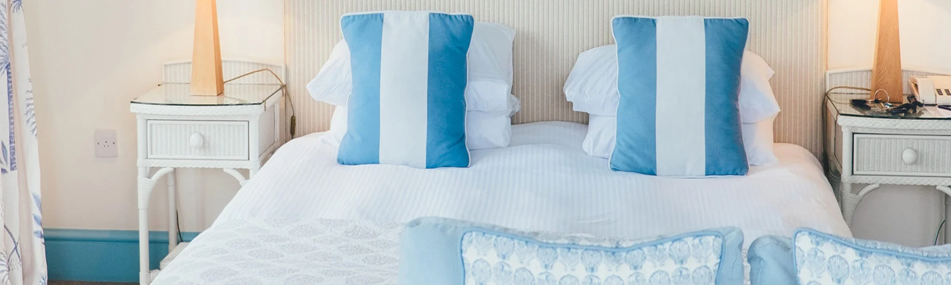 white and blue bedroom pillows minimalistic design