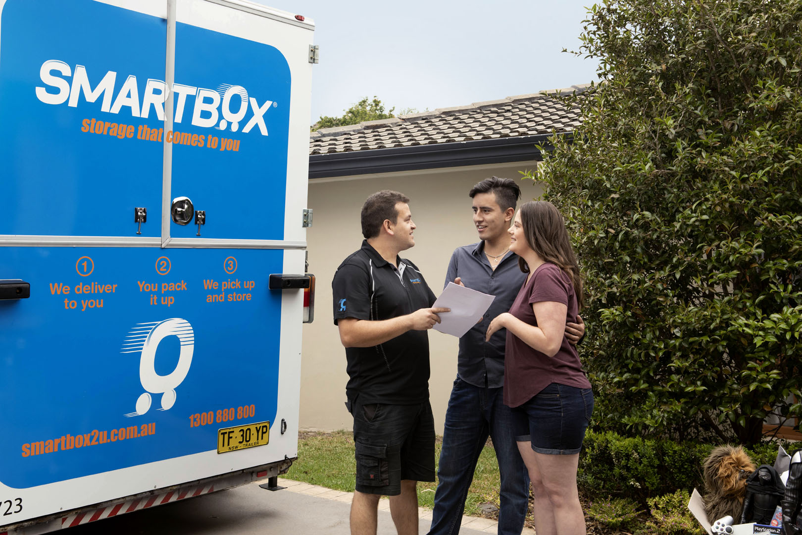 People behind a Smartbox moving van